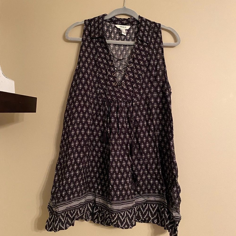 Forever 21 ✨Black and White Sleeveless Cute Long Top!